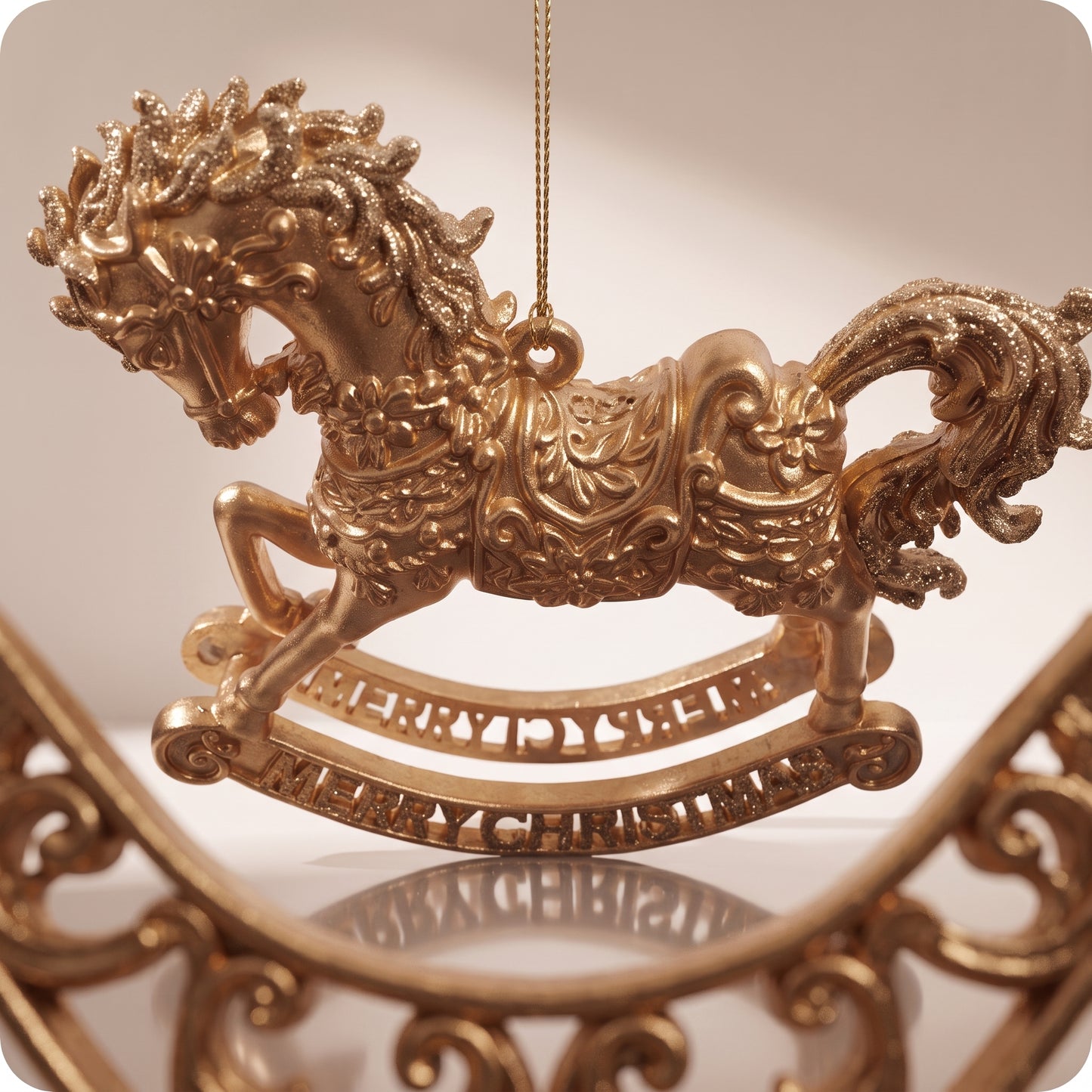 Esfera caballo mecedor dorado detallado 14 cm