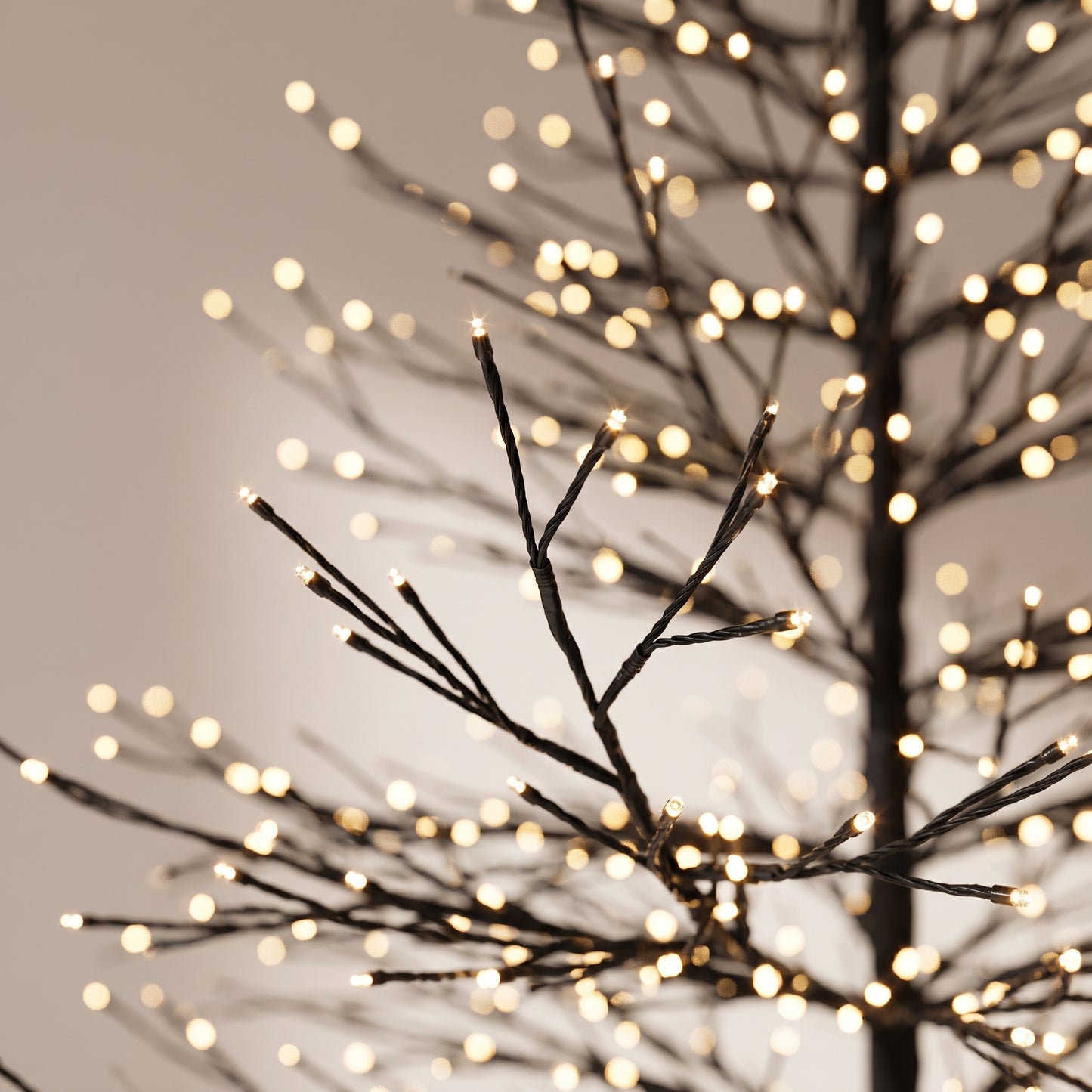 Árbol negro de puntos negro con luz calida 300 cm