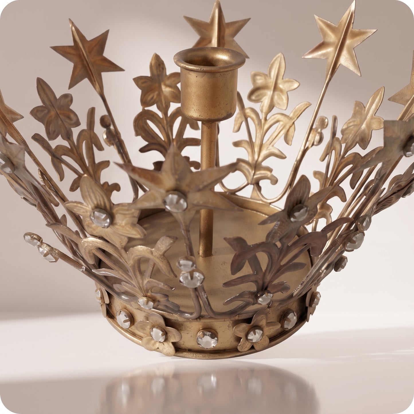 Corona candelabro dorado viejo con porta vela