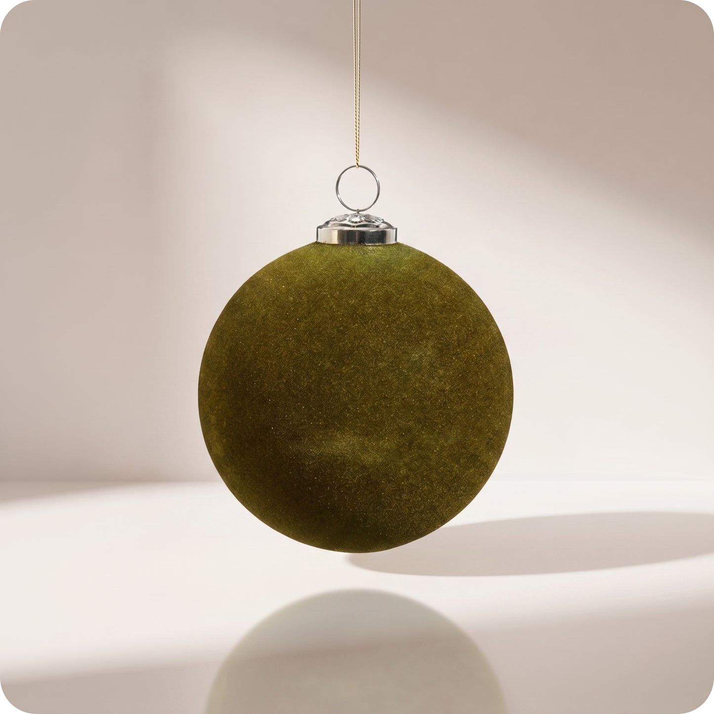 Esfera verde oliva de terciopelo liso 13 cm