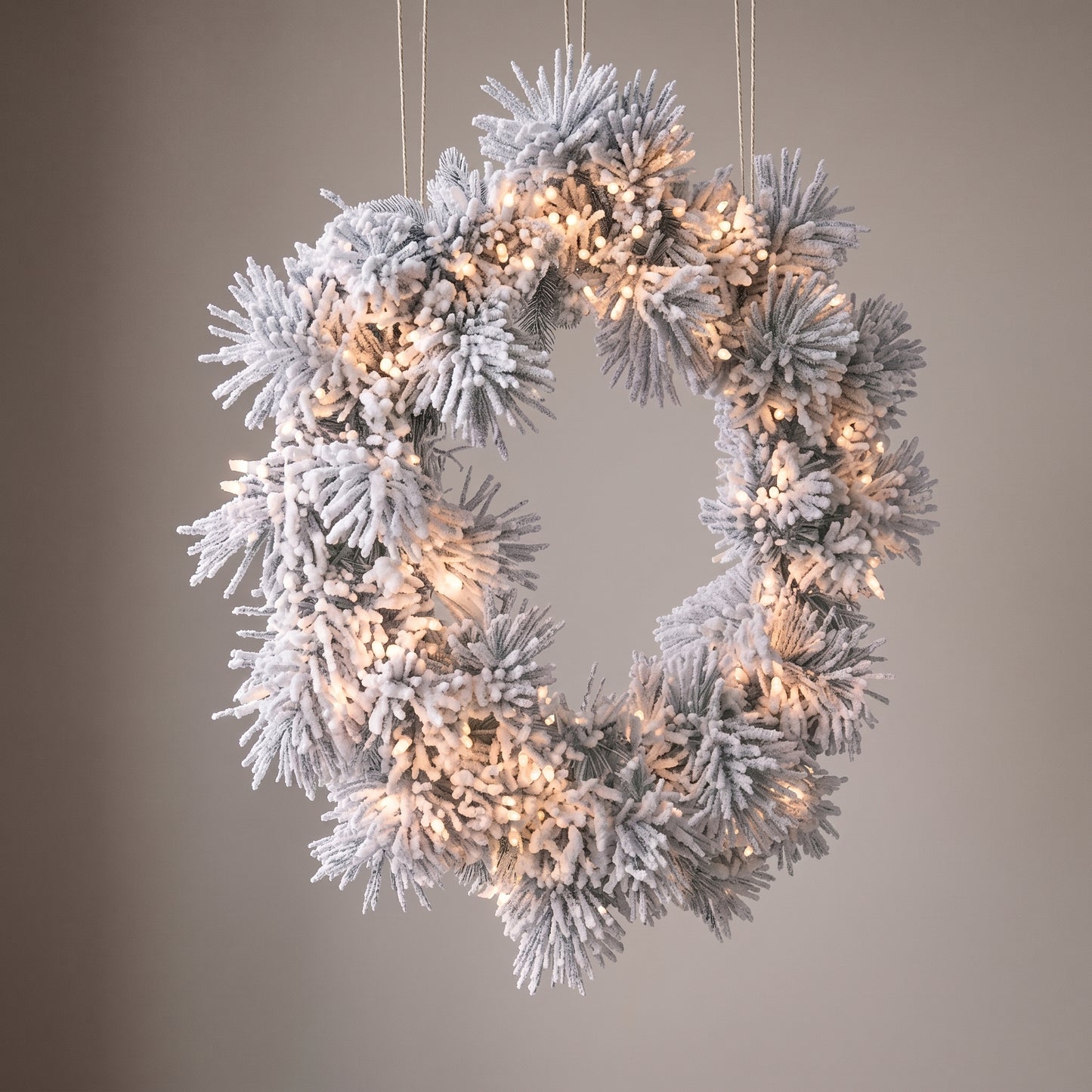 Corona de abeto celand, fleco, preiluminada con 100 luces transparentes y 156 puntas