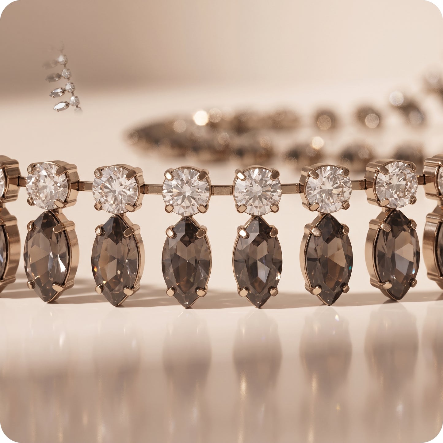 Guirnalda de piedras de cristal gris con dorado