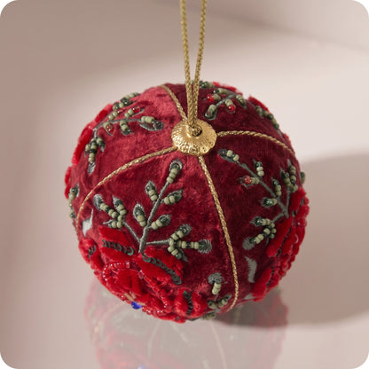 Esfera de terciopelo con bordado de rosas 10 cm