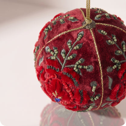 Esfera de terciopelo con bordado de rosas 10 cm