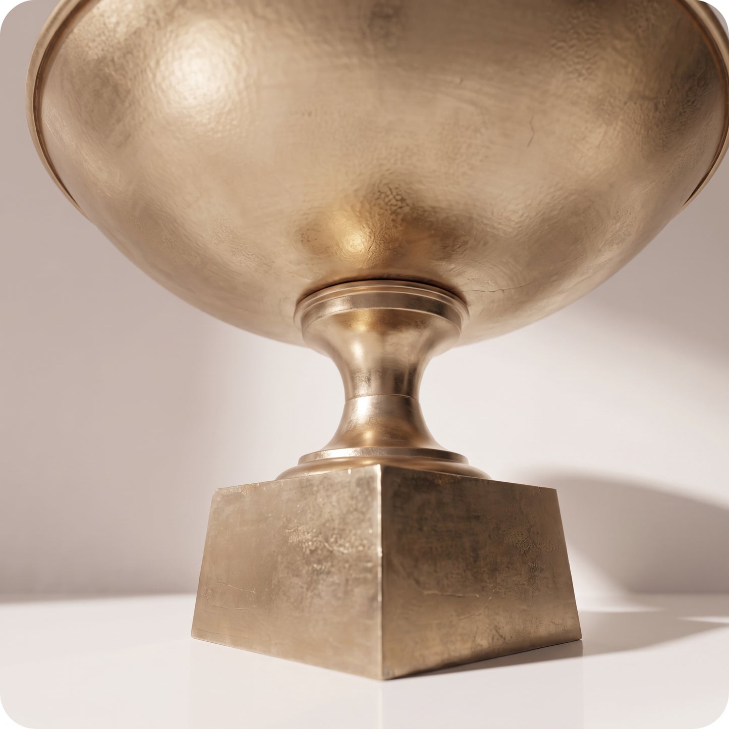 Metal bowl con base cuadrada dorado