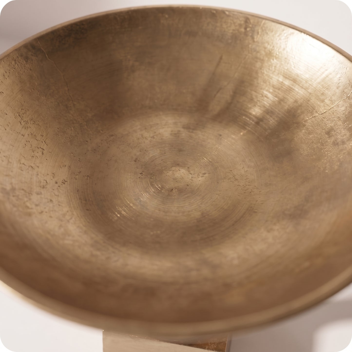 Metal bowl con base cuadrada dorado