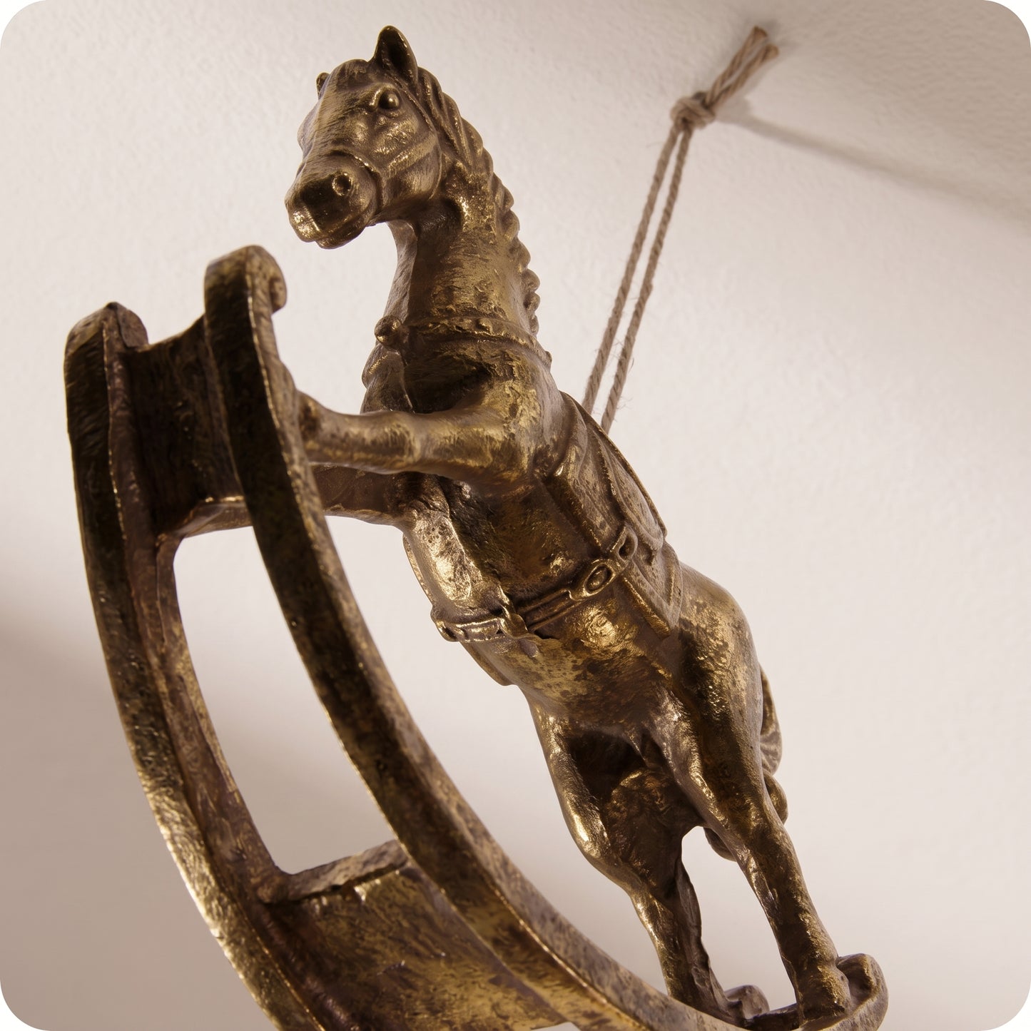 Esfera de caballo mecedor dorado 12 cm