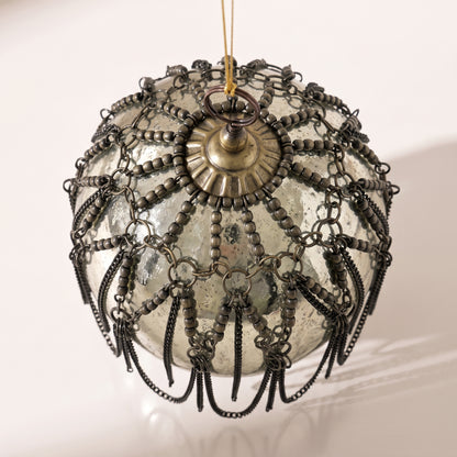 Esfera de cristal de oro antiguo con cadena de metal déco