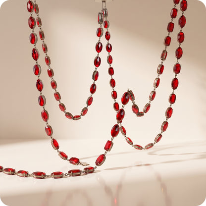 Guirnalda de piedras rojas