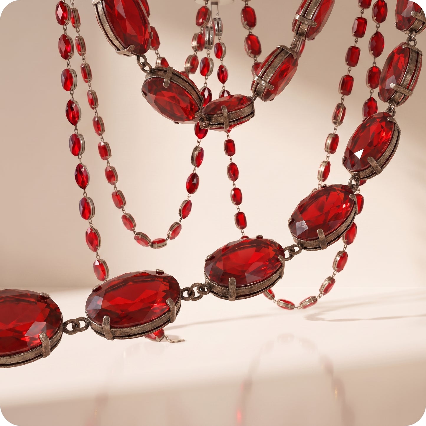 Guirnalda de piedras rojas