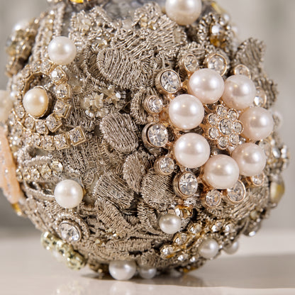 Esfera de cristal de plata antigua con flores de perla y gemas
