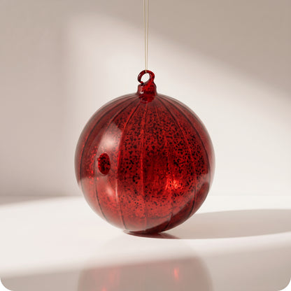 Esfera de cristal forrada en rojo antiguo