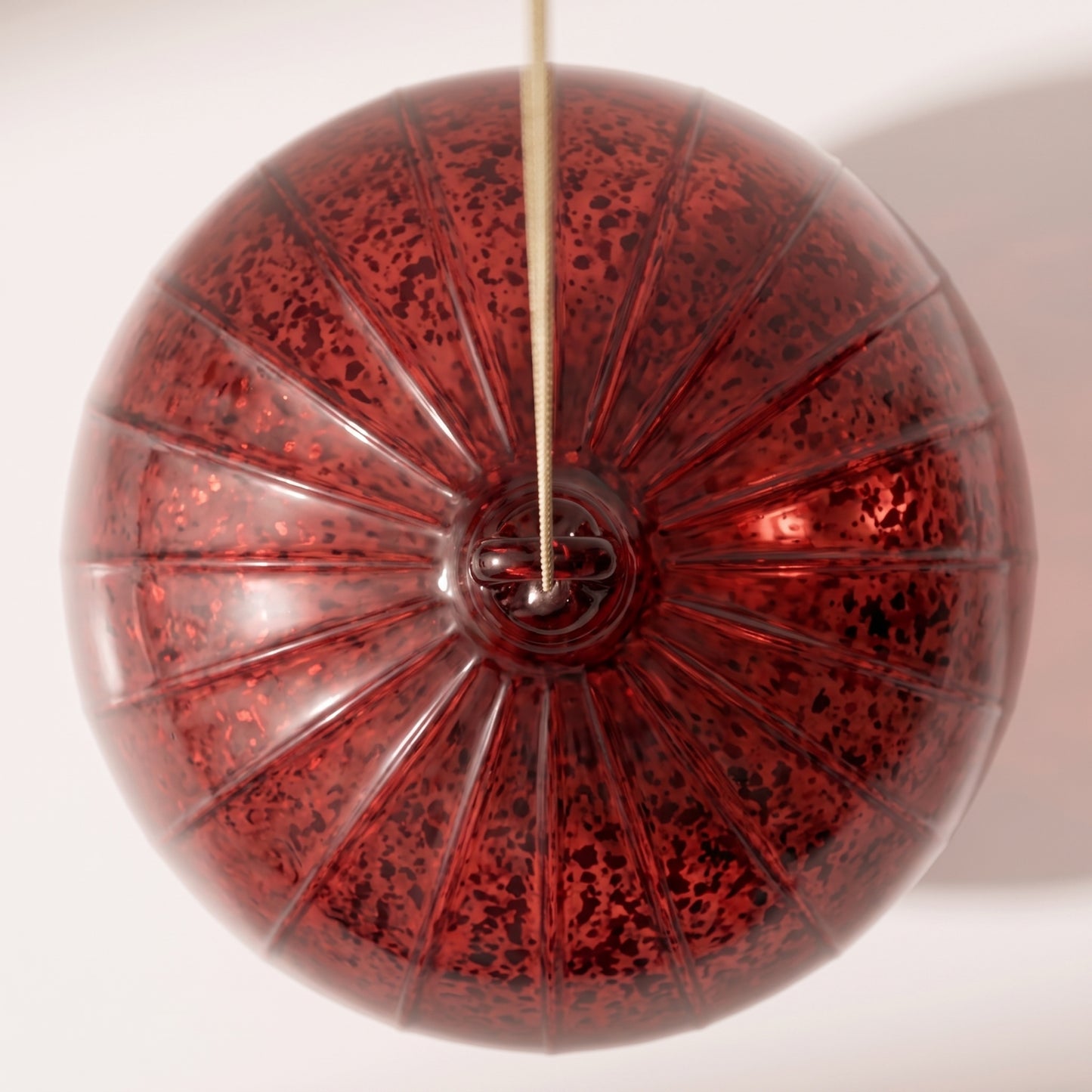 Esfera de cristal forrada en rojo antiguo