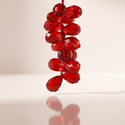 Guirnalda de piedras acrílicas roja