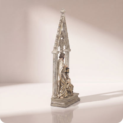 Sagrada familia de resina en capilla
