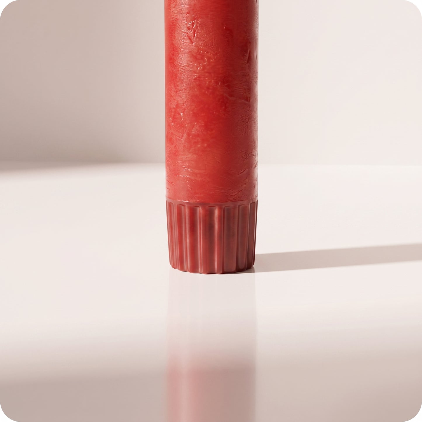 Par del mismo tamaño de velas lápiz rojas