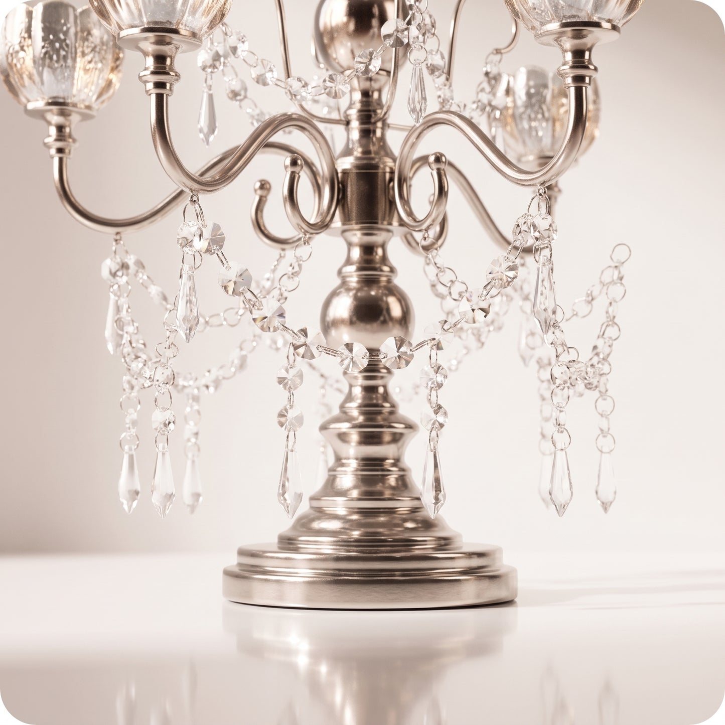 Candelabro chapado en níquel con cristal plateado largo