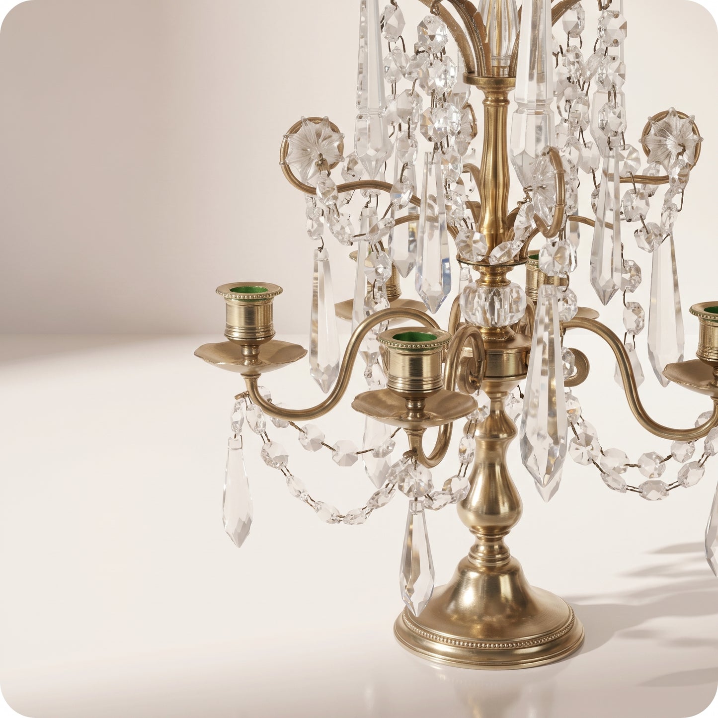 Candelabro chapado en níquel con cristal pico dorado