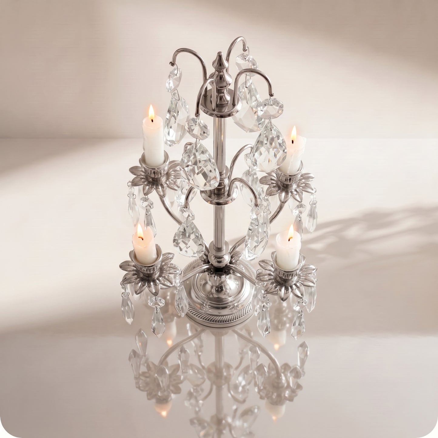 Candelabro chapado en níquel con cristal y porta velas plateado