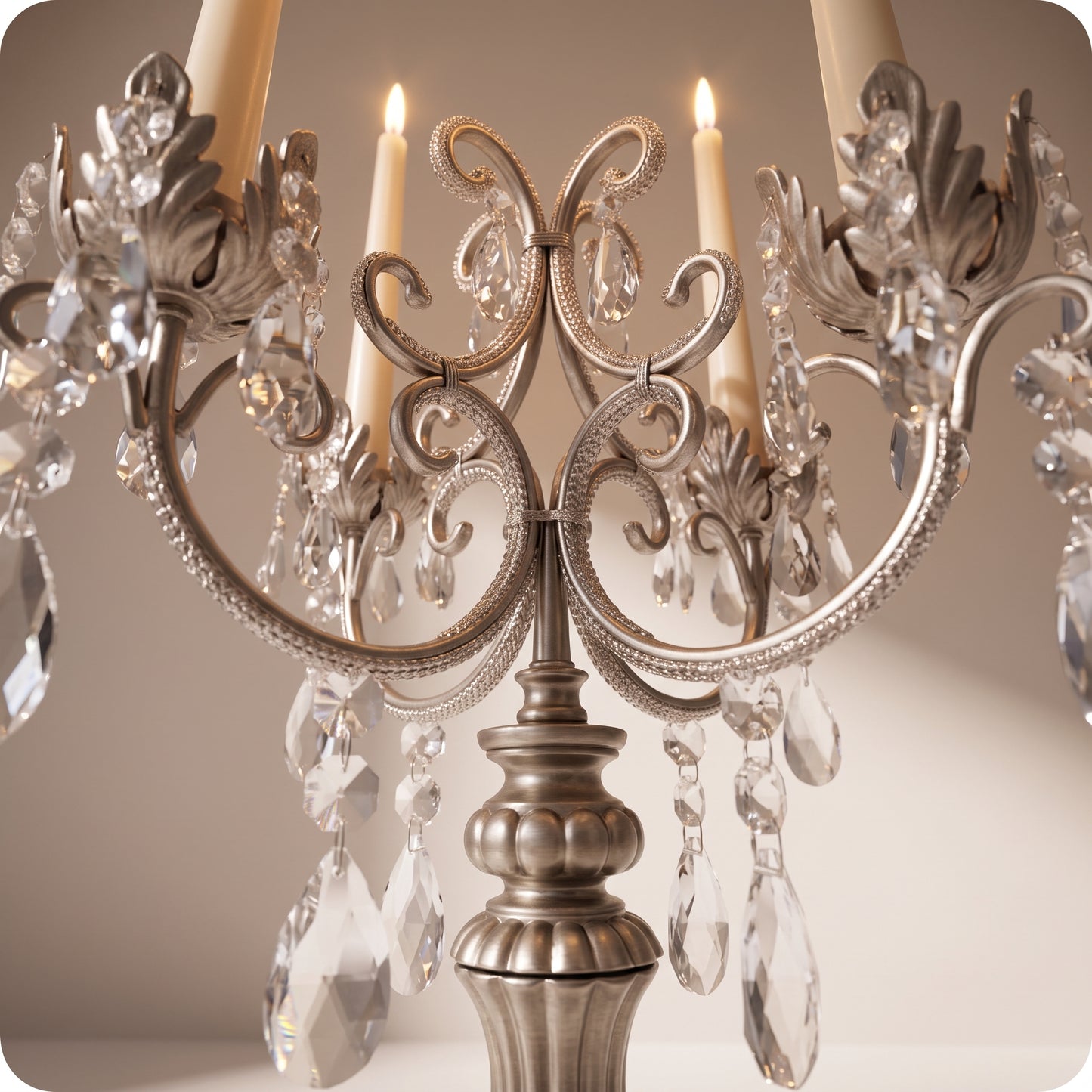 Candelabro chapado en níquel con cristal alto y porta velas plateado