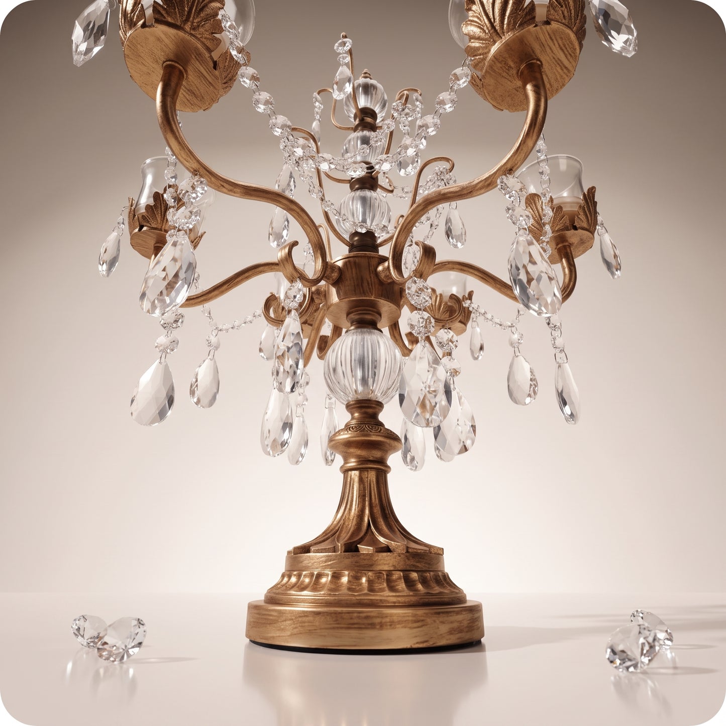 Candelabro chapado en níquel con vasos porta velas de cristal dorado