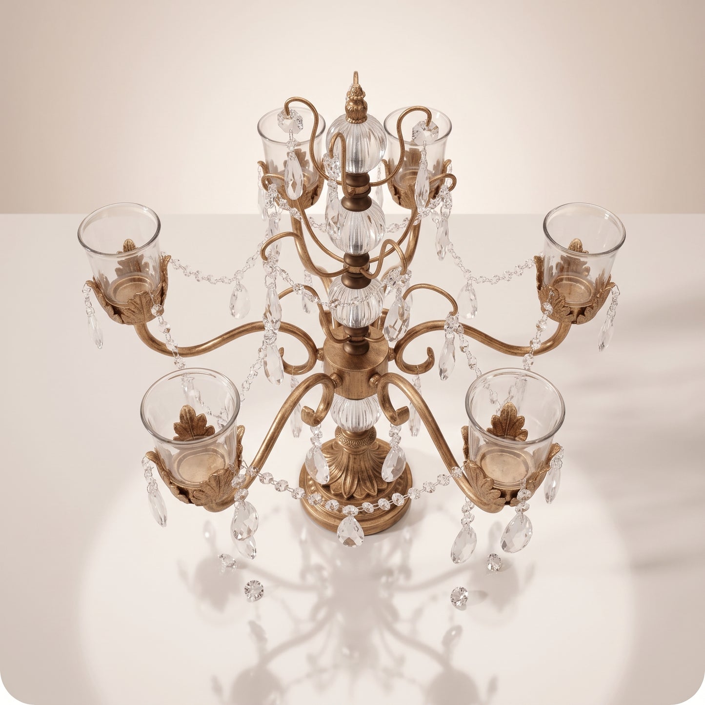 Candelabro chapado en níquel con vasos porta velas de cristal dorado