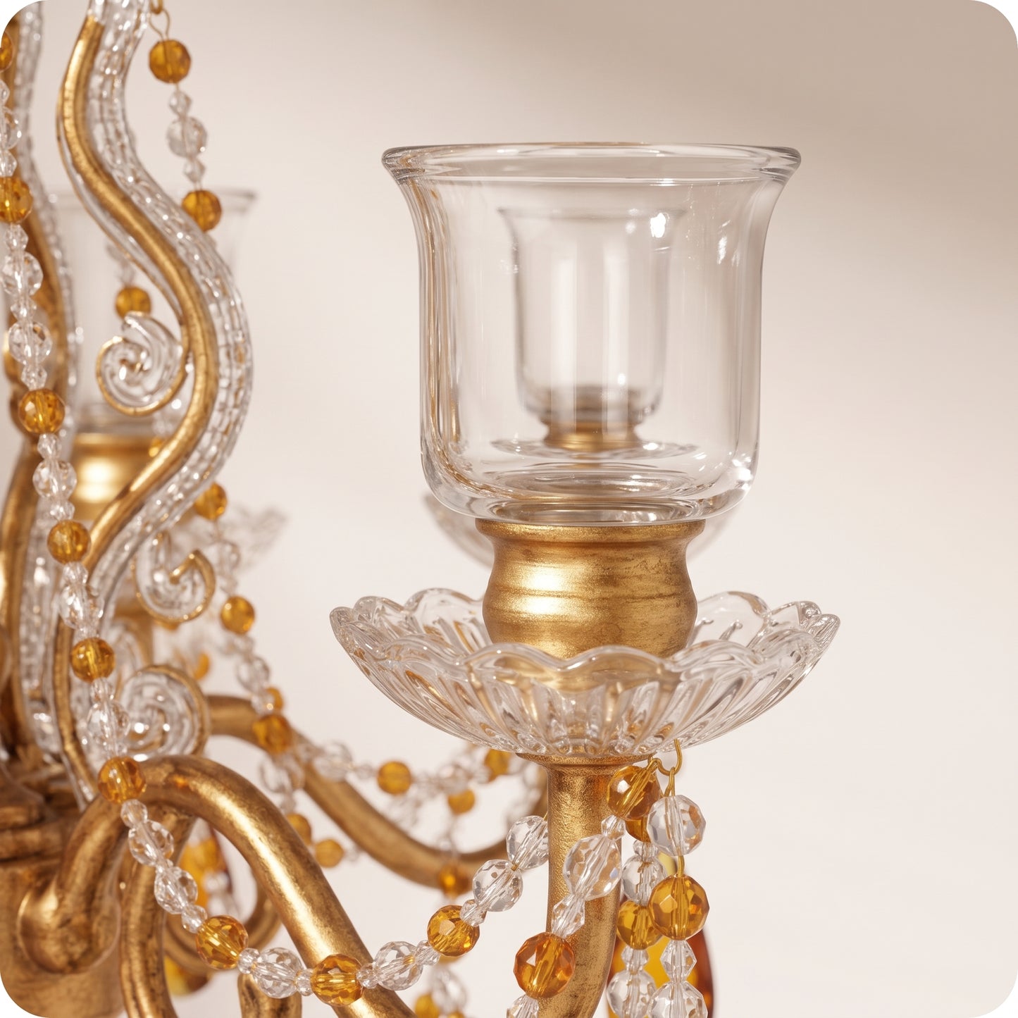 Candelabro chapado en níquel con cuentas amarillas de cristal dorado