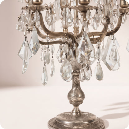 Candelabro chapado en níquel con cristales grandes y porta velas plateado