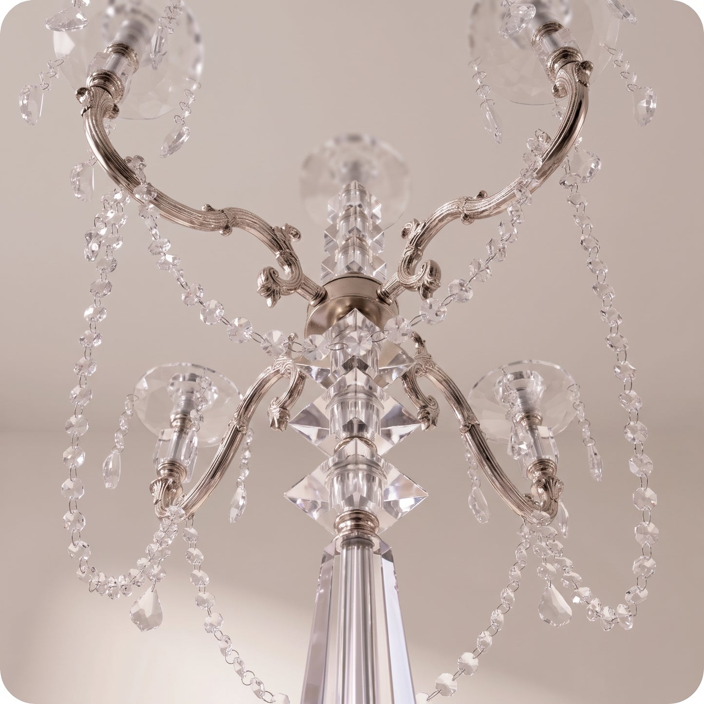 Candelabro chapado en níquel de cristal y porta velas altas plateado