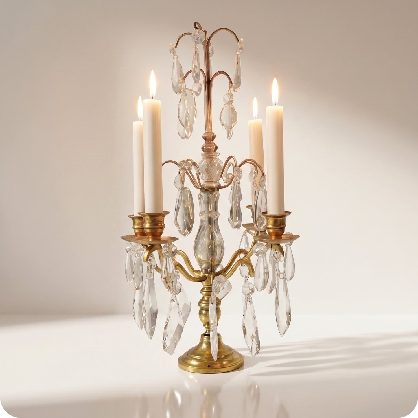 Candelabro chapado en níquel conc ristal y porta velas bajas dorado