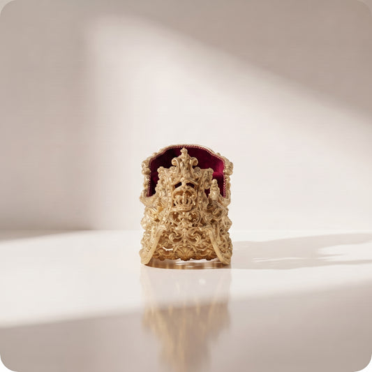 Trineo dorado con terciopelo rojo