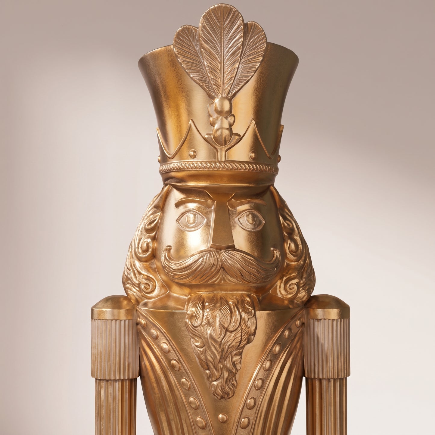 Cascanueces soldado decorativo dorado