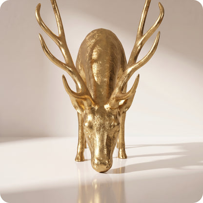 Reno decorativo dorado de resina dorado agachado