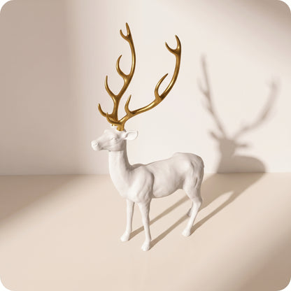 Reno decorativo dorado de resina blanco con cuernos dorados parado