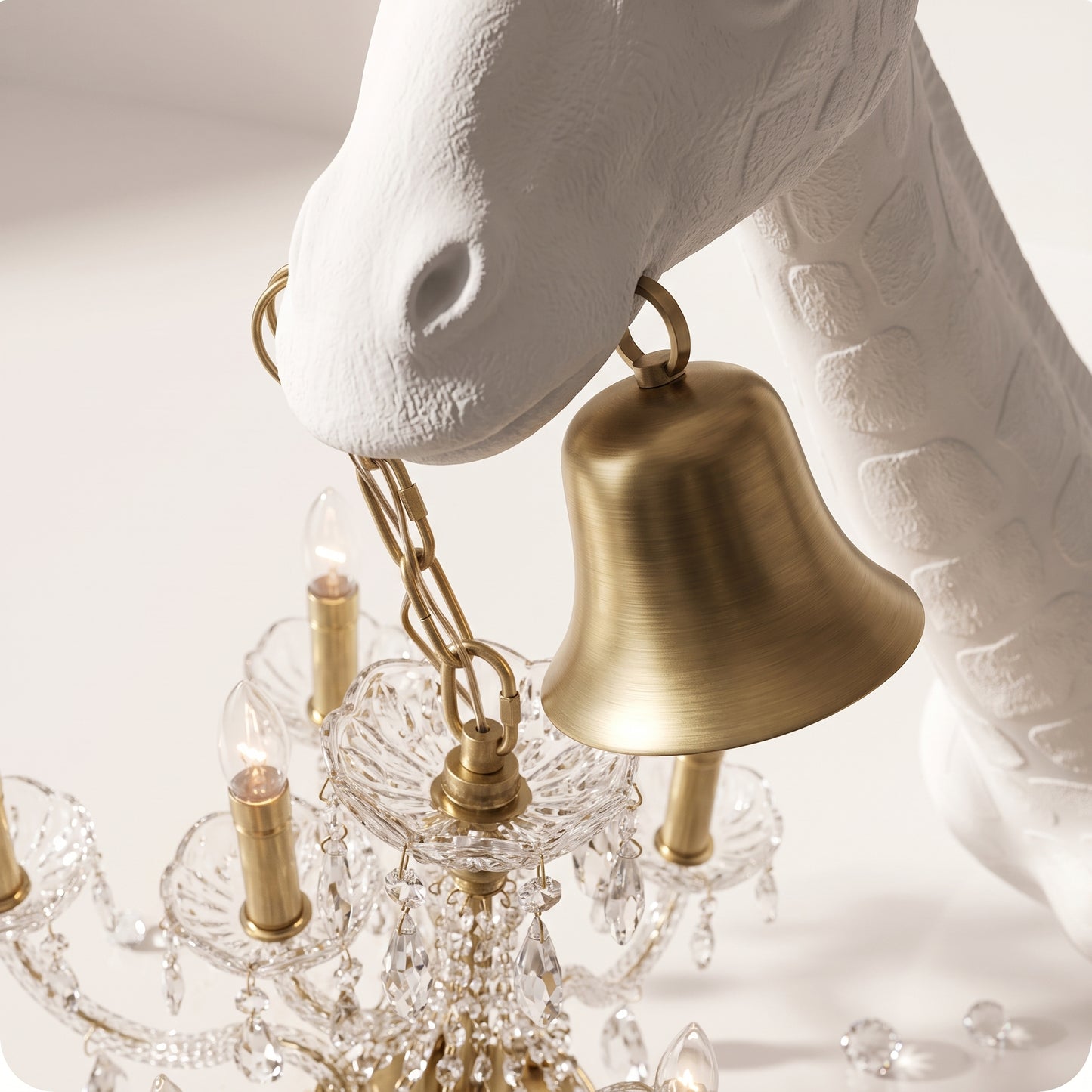 Jirafa para pared con candelabro brillante
