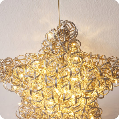 Estrella de red metalica con anillos y luz led calida