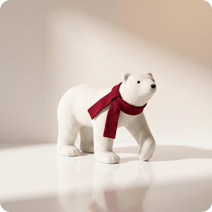 Elegante oso polar blanco con bufanda roja en cuatro patas 2