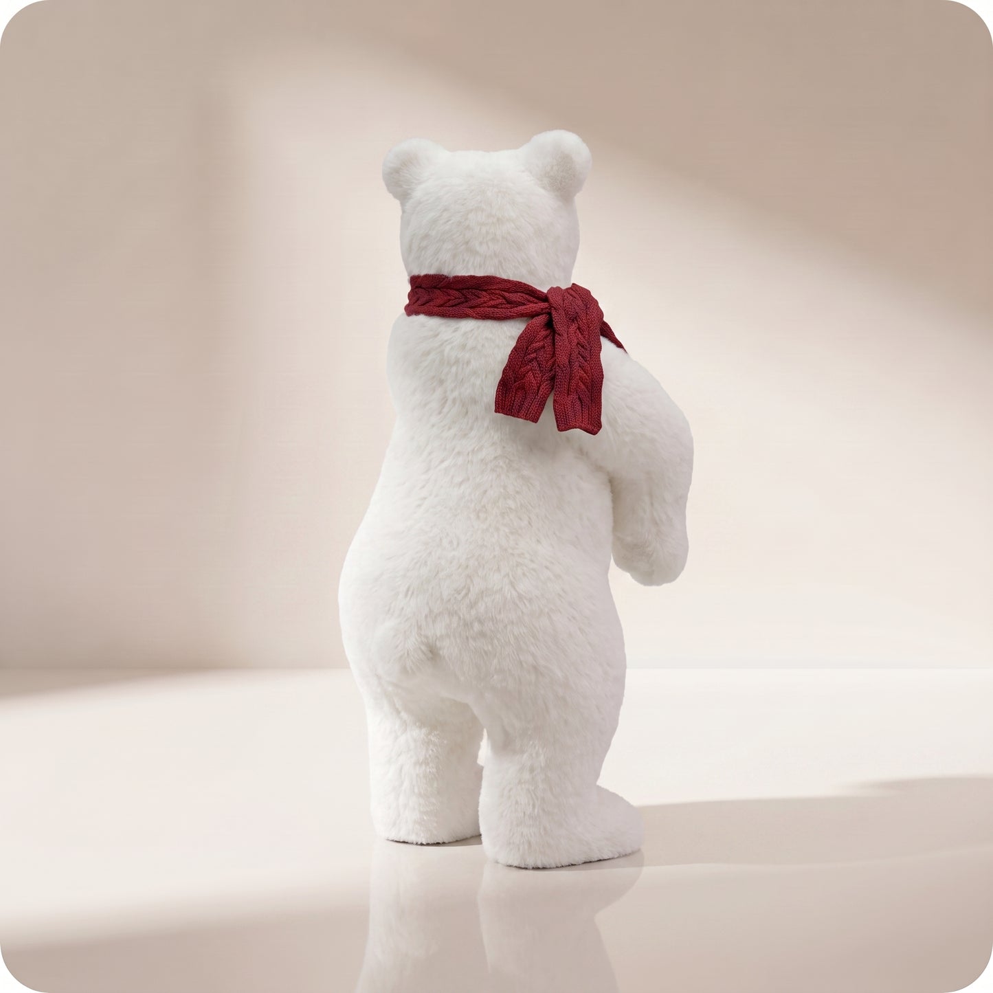 Elegante oso polar blanco con bufanda roja parado 3