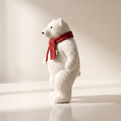 Elegante oso polar blanco con bufanda roja caminando 1
