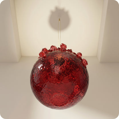 Esfera de vidrio azul con piedras