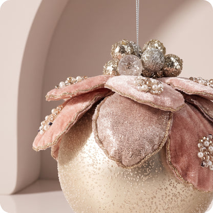 Esfera velvet con joyas y flor de magnolia rosa con perla 11 cm