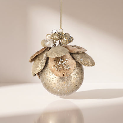 Esfera velvet con joyas y flor de magnolia nude con plata 11 cm