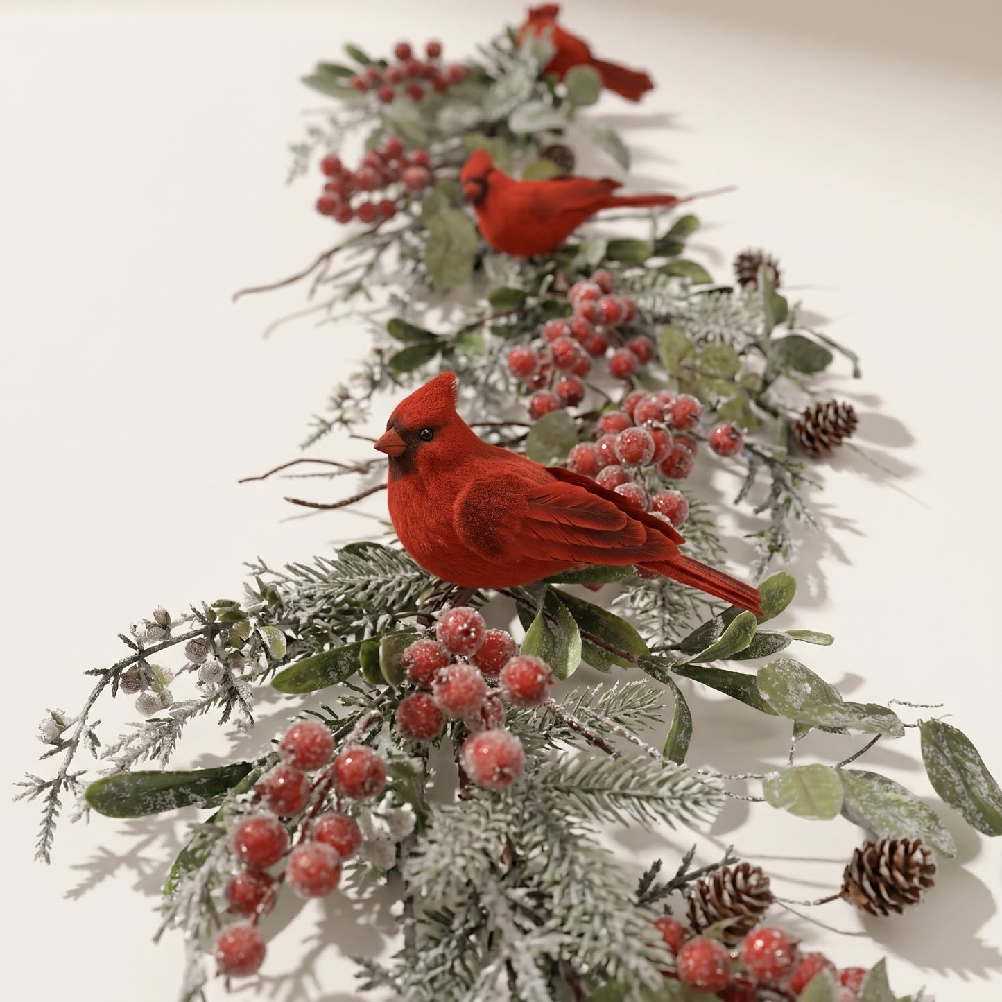 Guirnalda de hojas perennes cardenales con bayas