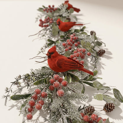 Guirnalda de hojas perennes cardenales con bayas