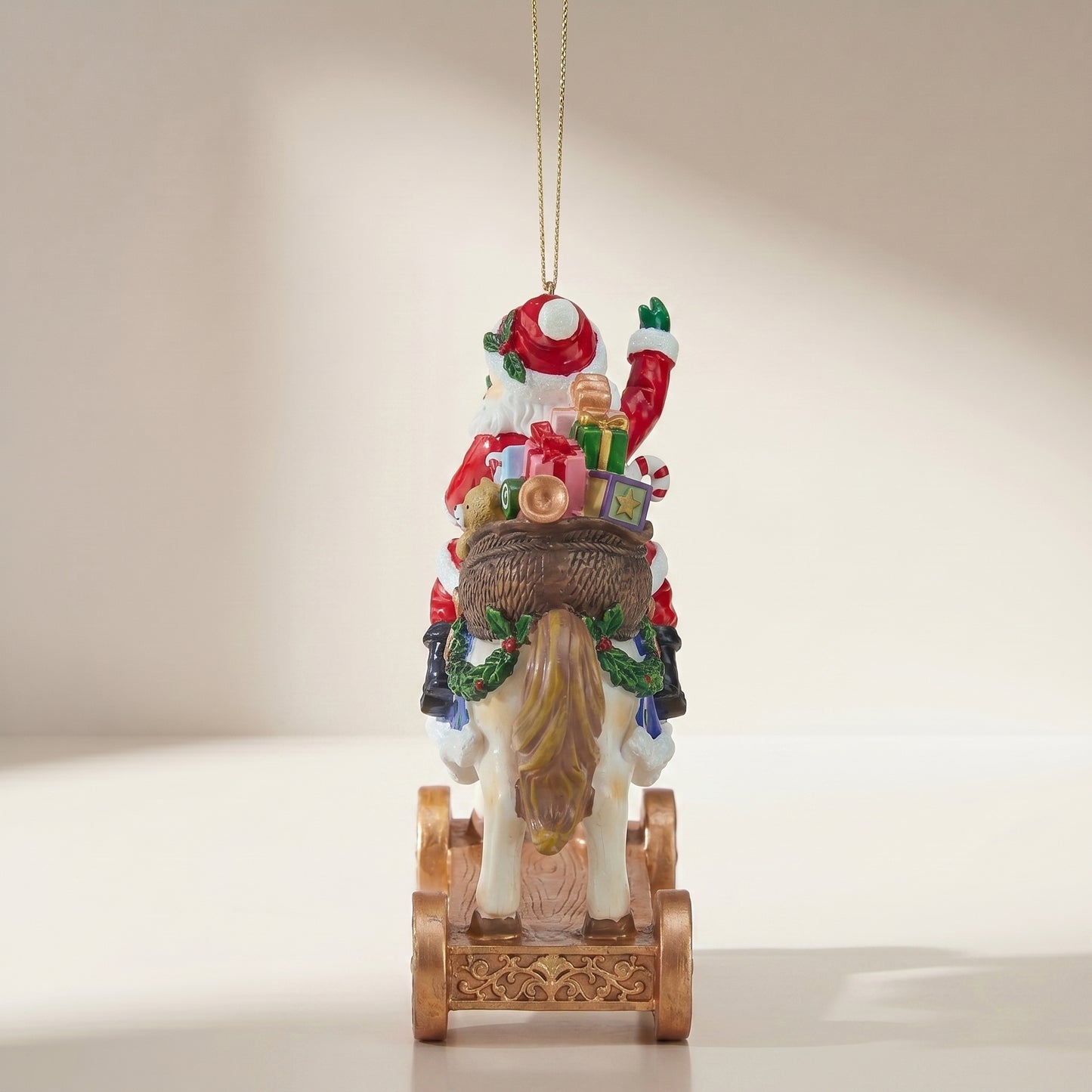 Papá noel con adorno de caballo