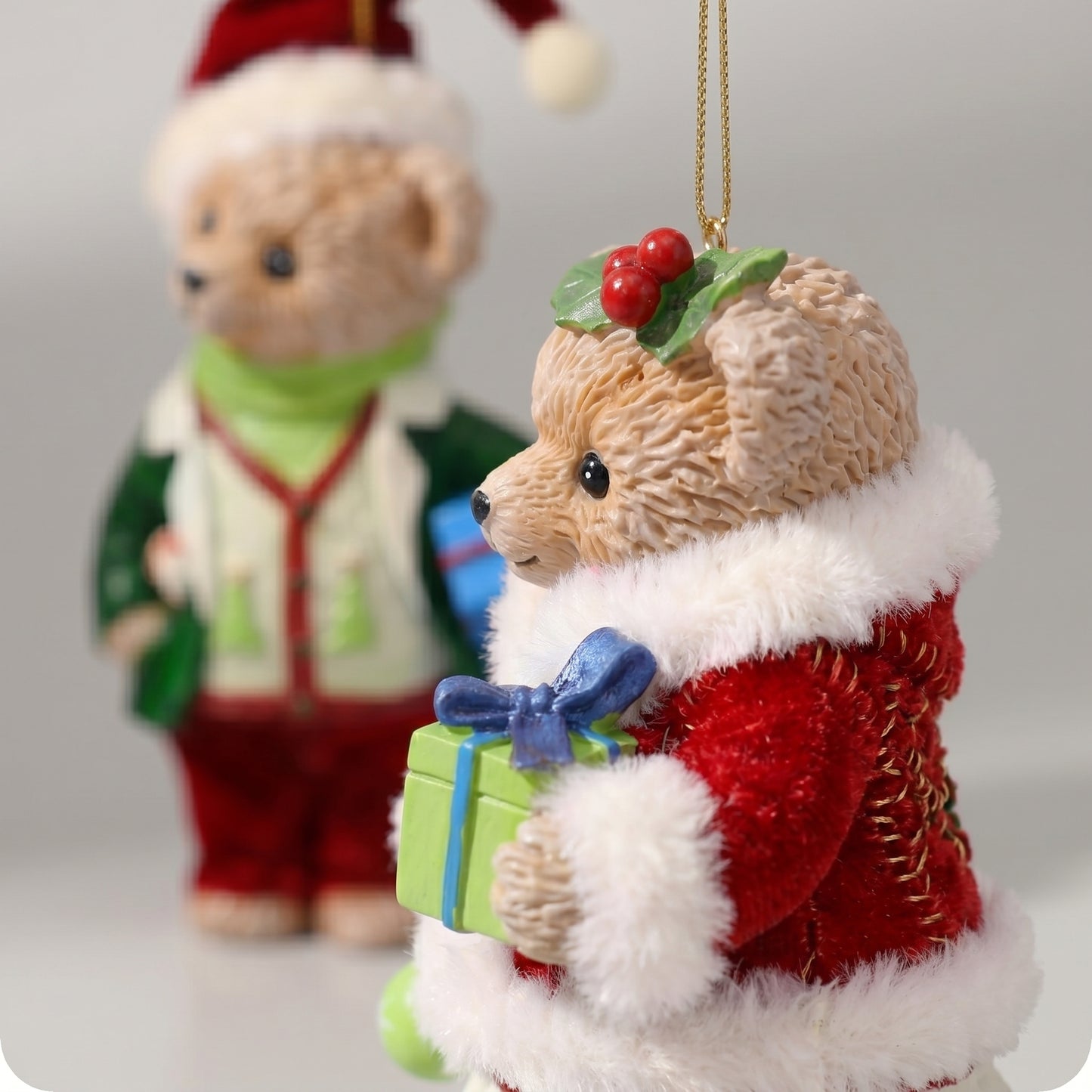 Adorno de oso navideño de resina acogedor