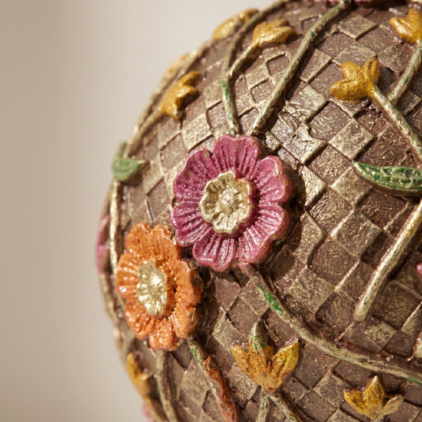 Esfera de resina con flores de mosela