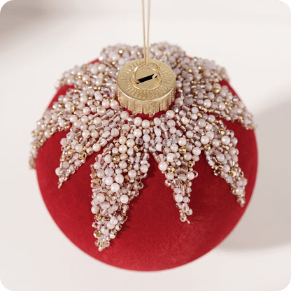 Esfera de terciopelo rojo con perlas arriba 13 cm
