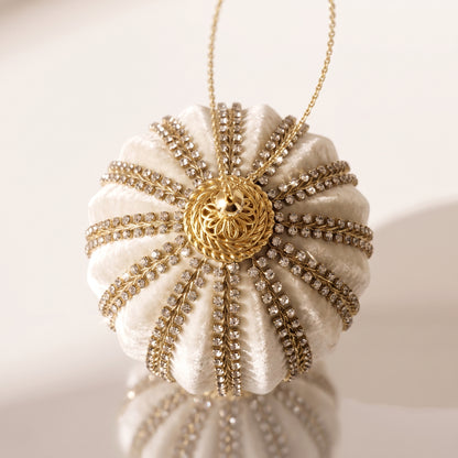 Encaje diamante terciopelo marfil oro
