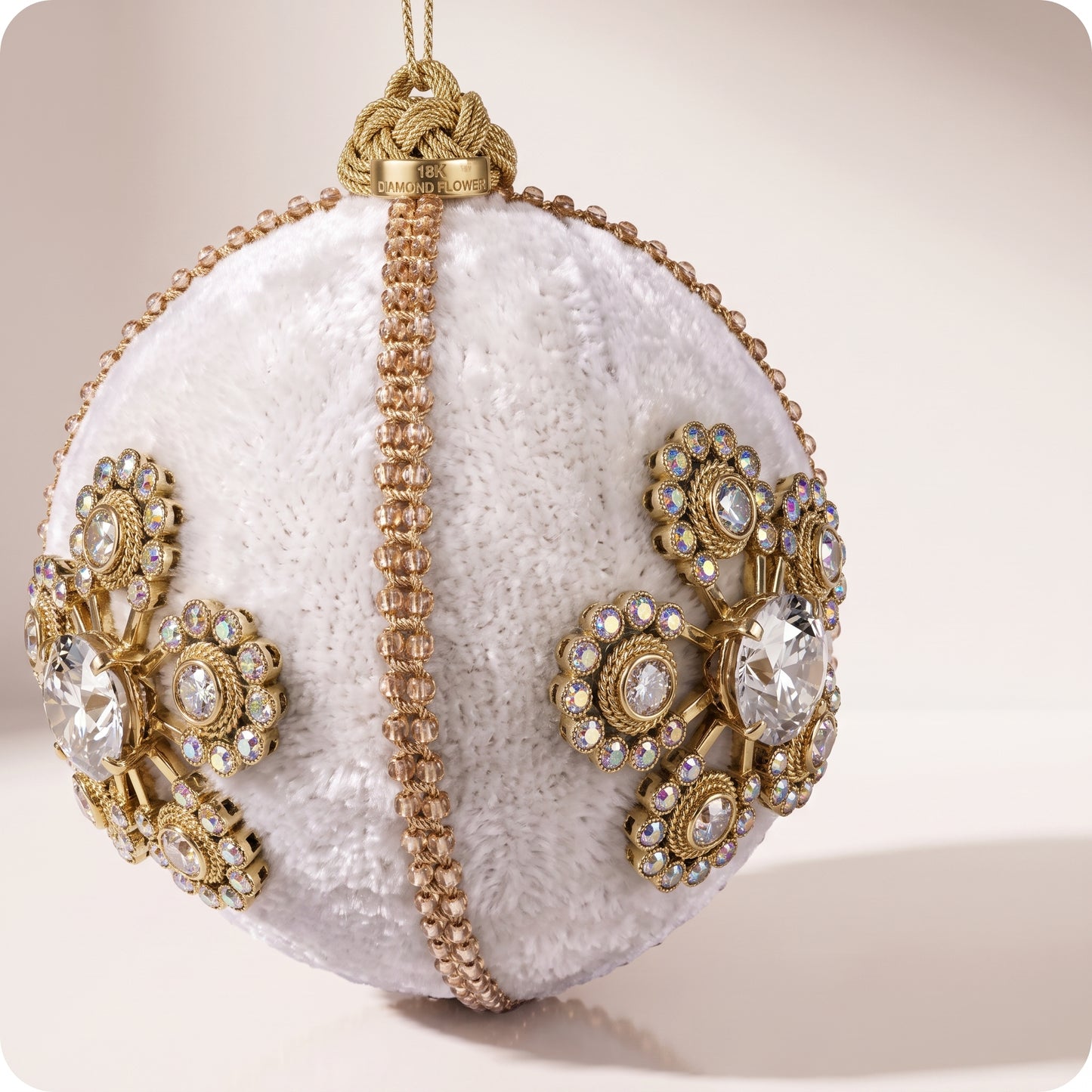 Esfera de flor de diamante de terciopelo marfil oro